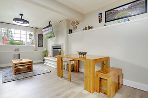 'the Salty Hawk Hideaway' - Chic Everett ADU