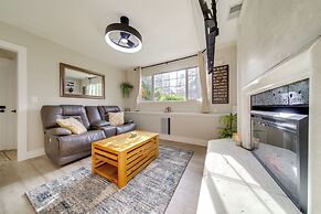 'the Salty Hawk Hideaway' - Chic Everett ADU