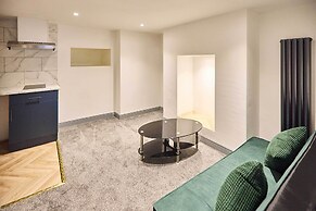 Host Stay Emporium Basement Apartment