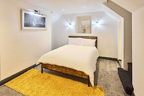 Host Stay Emporium Basement Apartment