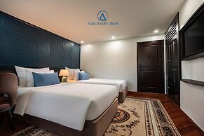 Aqua Luxury Cruise