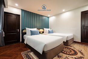 Aqua Luxury Cruise
