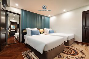 Aqua Luxury Cruise