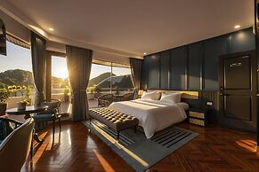 Aqua Luxury Cruise