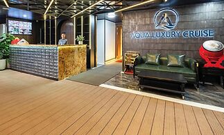 Aqua Luxury Cruise