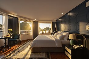 Aqua Luxury Cruise