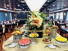 Aqua Luxury Cruise