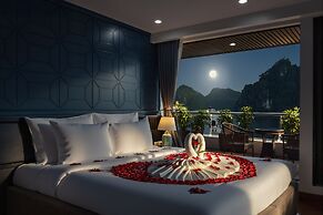 Aqua Luxury Cruise