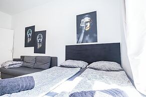 Cozy Budget 2BR Apartment Vienna