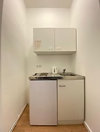 Spacious 8BR Apt with Terrace 16P