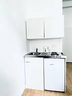 Spacious 8BR Apt with Terrace 16P