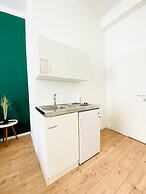 Spacious 8BR Apt with Terrace 16P