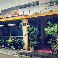Penginapan Rumah Kuning Syariah