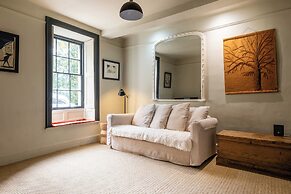 Stunning 8-Bedroom Home in Painswick