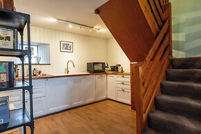 Stunning 8-Bedroom Home in Painswick