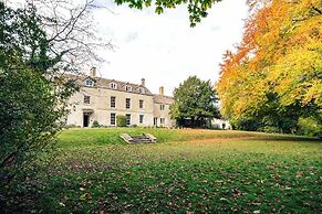 Stunning 8-Bedroom Home in Painswick