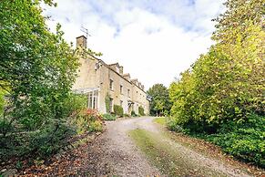 Stunning 8-Bedroom Home in Painswick