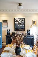 Stunning 8-Bedroom Home in Painswick