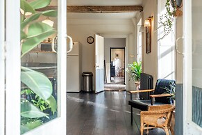 Stunning 8-Bedroom Home in Painswick