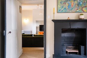 Stunning 8-Bedroom Home in Painswick