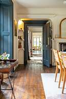 Stunning 8-Bedroom Home in Painswick