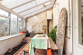 Stunning 8-Bedroom Home in Painswick