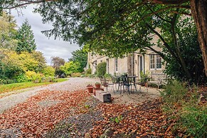 Stunning 8-Bedroom Home in Painswick