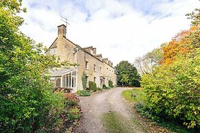 Stunning 8-Bedroom Home in Painswick