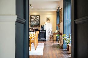 Stunning 8-Bedroom Home in Painswick