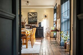 Stunning 8-Bedroom Home in Painswick
