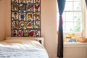 Stunning 8-Bedroom Home in Painswick