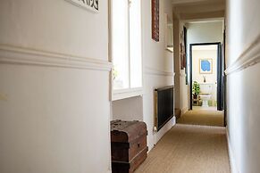 Stunning 8-Bedroom Home in Painswick