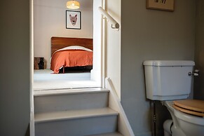 Stunning 8-Bedroom Home in Painswick