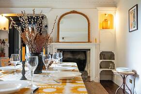 Stunning 8-Bedroom Home in Painswick