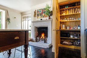 Stunning 8-Bedroom Home in Painswick
