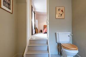 Stunning 8-Bedroom Home in Painswick