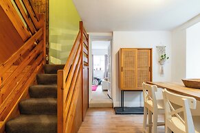 Stunning 8-Bedroom Home in Painswick