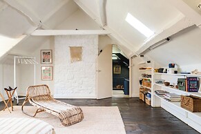 Stunning 8-Bedroom Home in Painswick