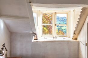 Stunning 8-Bedroom Home in Painswick