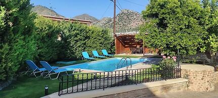 Sklavaki Traditional Villa - Private Pool Views