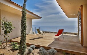 Luxurious Architect-designed Property Pool sea View