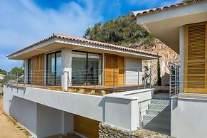 Luxurious Architect-designed Property Pool sea View