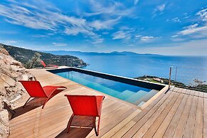 Luxurious Architect-designed Property Pool sea View
