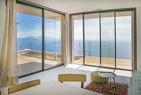 Luxurious Architect-designed Property Pool sea View
