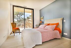 Luxurious Architect-designed Property Pool sea View