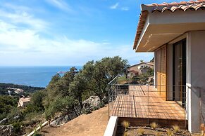 Luxurious Architect-designed Property Pool sea View