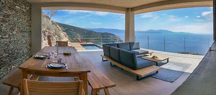 Luxurious Architect-designed Property Pool sea View