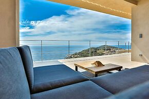 Luxurious Architect-designed Property Pool sea View
