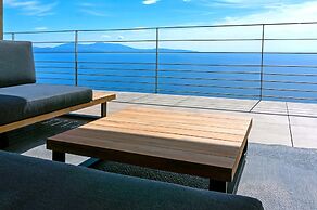 Luxurious Architect-designed Property Pool sea View