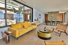 Luxurious Architect-designed Property Pool sea View
